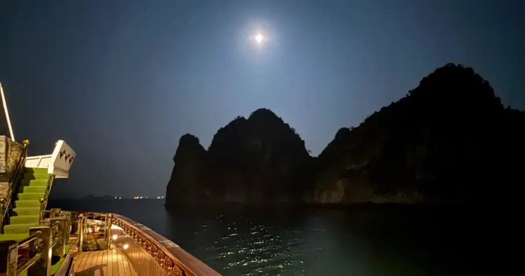 Full moon over the dragon legend 1 in Ha Long Bay