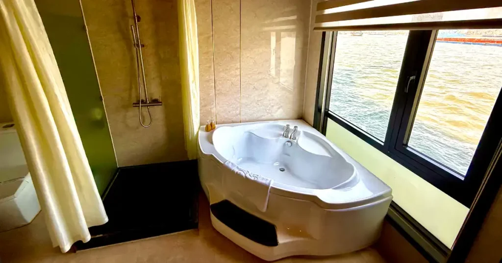 Master Bath on board Dragon Legend 1